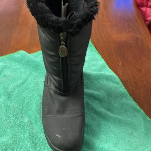 London Fog black size 10 lined with black fur zipper opening 8 inches tall boot - Picture 5 of 8